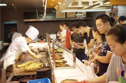 廣州珠江新城上班的白領們是如何解決午飯問題的?