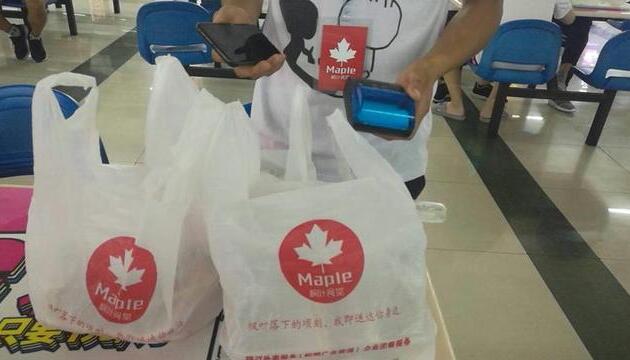 武漢一高校開(kāi)通食堂外賣配送服務(wù),學(xué)生零抽成服務(wù)為一份安心