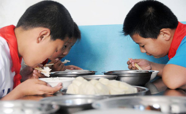 學生營養餐配送變成了“問題餐”誰來負責？