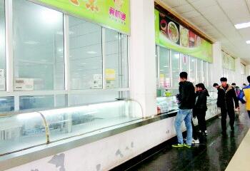 學校食堂窗口承包人兩月便退場 是經營不善還是遭人嫉妒？